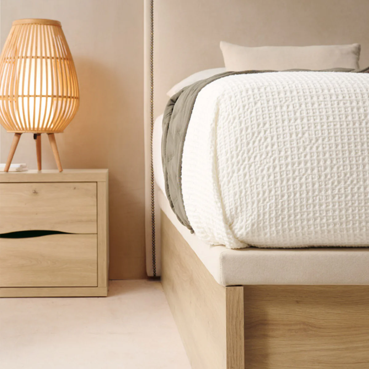 Mesita de noche Suiz 2 Cajones